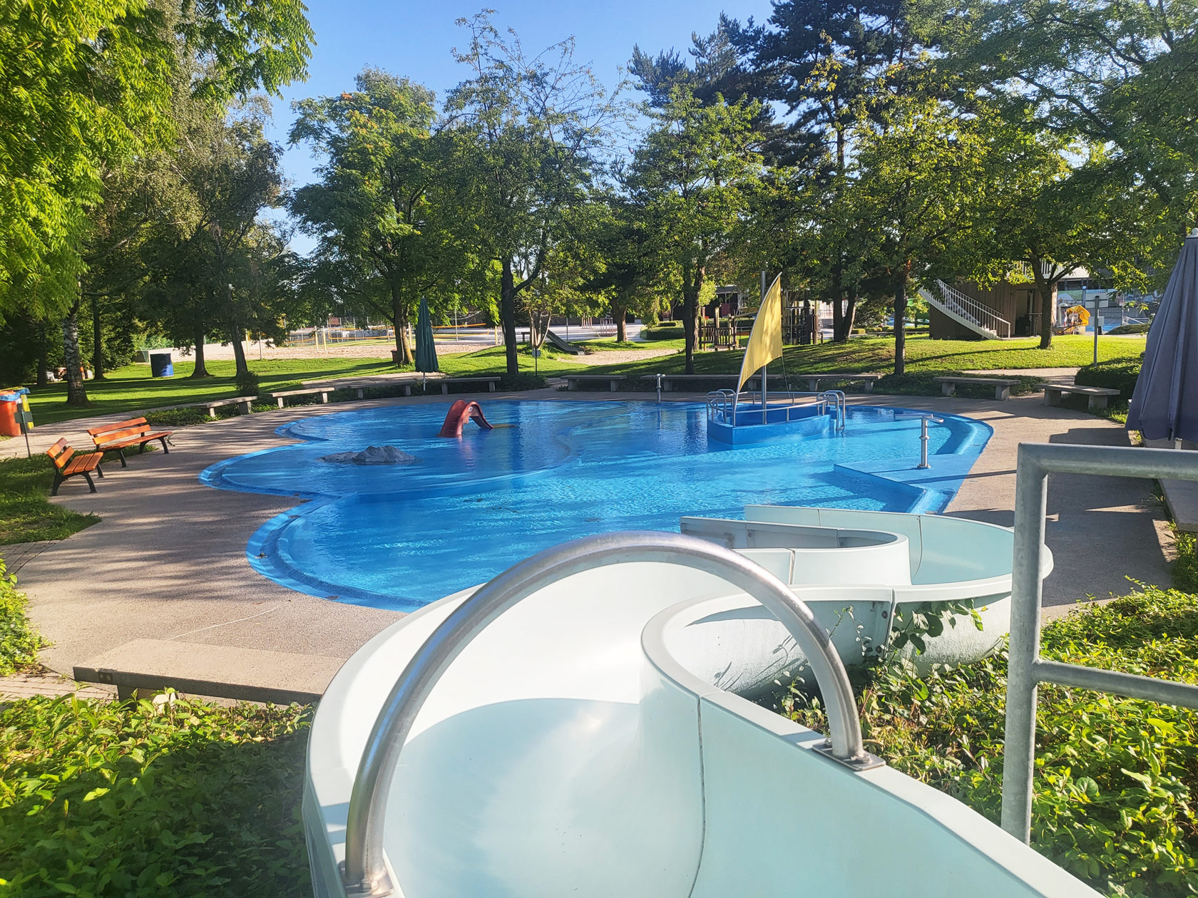 Wnnebad Winnenden Babyplanschbecken mit Rutsche